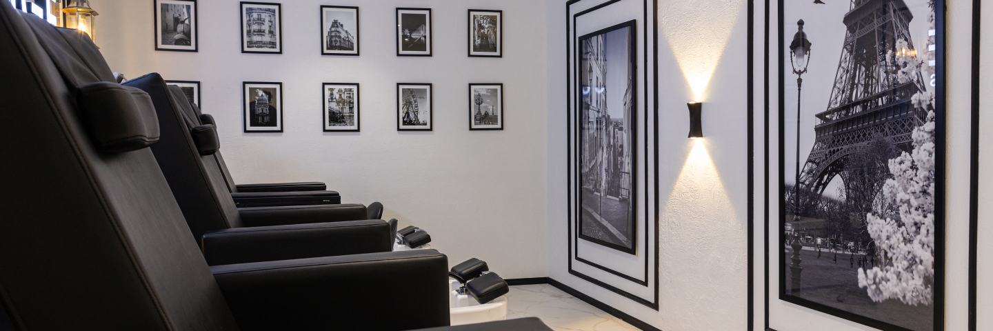 DESSANGE salon consultation area